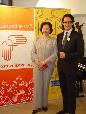 Soprogi predsednika republike Barbari Miklič Türk je Slovenska filantropija, Združenje za promocijo prostovoljstva podelila častni naziv "ambasadorka prostovoljstva" (foto: Slovenska filantropija)