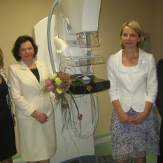 Soproga predsednika Barbara Miklič Türk ob predaji mamografa Zdravstvenemu domu Novo mesto, 01.07.2009