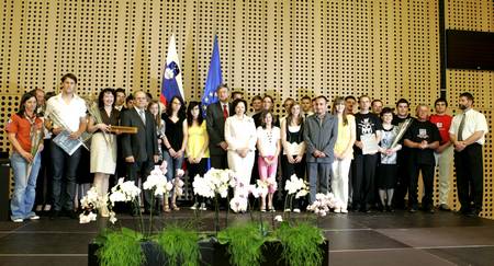 Predsednik republike dr. Danilo Türk in soproga Barbara Miklič Türk sta priredila sprejem za prostovoljce ob zaključni prireditvi natečaja Prostovoljec leta 2009 (foto: Tina Kosec/STA)