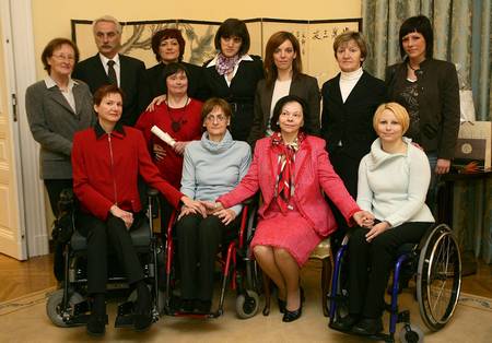Soproga predsednika RS ga. Barbara Miklič Türk je pred mednarodnim dnevom žensk gostila uspešne invalidne ženske (FA BOBO)
