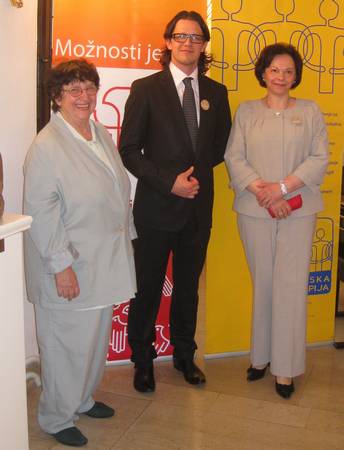 Soprogi predsednika republike Barbari Miklič Türk je Slovenska filantropija, Združenje za promocijo prostovoljstva podelila častni naziv "ambasadorka prostovoljstva" (foto: Slovenska filantropija)