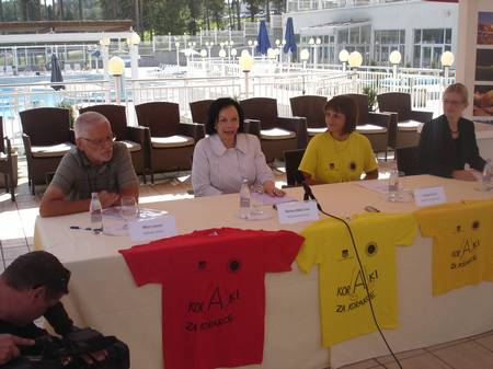 Soproga predsednika Barbara Miklič Türk se je udeležila tiskovne konference, na kateri so predstavili projekt "Koraki za korakce" (foto: UPRS)