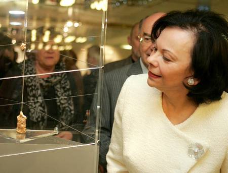 Soproga predsednika Barbara Miklič Türk se je udeležila otvoritve razstave 