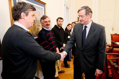 The Slovenian President, Dr Danilo Türk, receives the representatives of Invisible Workers of the World (IWW) and representatives of self-organised groups of workers from SCT and Vegrad (photo: Stanko Gruden/STA)
