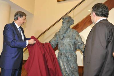 President Danilo Türk unveils a statue entitled "Abraham", sculpted by the Slovenian artist Boštjan Novak (FA BOBO)