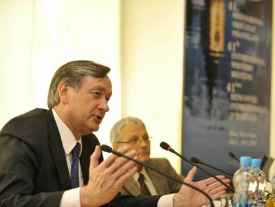 President Dr Danilo Türk takes part in a roundtable discussion on the theme “The Role of Culture and Media in the Processes of Liberation” (FA BOBO)