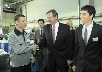 President Türk on a visit to Kolektor Sinyung Industrial (FA BOBO)