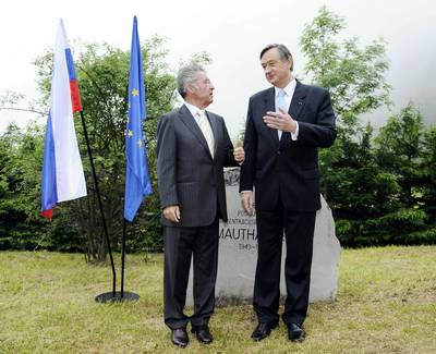 President of the Republic of Slovenia, Dr Danilo Türk, and Federal President of the Republic of Austria, Dr Heinz Fischer, visited the memorial site of the former Ljubelj South concentration camp (FA BOBO)