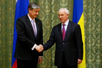 The President of the Republic of Slovenia, Dr Danilo Türk, meets with the Prime Minister of Ukraine, Dr Mikola Azarov (photo: Stanko Gruden/STA)
