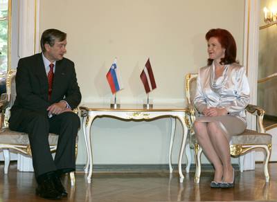 Slovenian President Dr Danilo Türk meets Deputy Speaker of the Latvian Parliament, Solvita Ăboltiņa. (photo: Tina Kosec/STA)