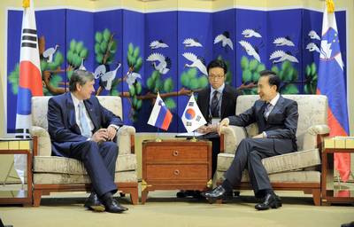 Slovenian President Dr Danilo Türk meets the President of the Republic of Korea, Lee Myung-bak (FA BOBO)