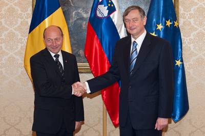 The President of the Republic of Slovenia, Dr Danilo Türk, receives the President of the Republic of Romania, Traian Băsescu, on his official visit (photo: Tina Kosec/STA)
