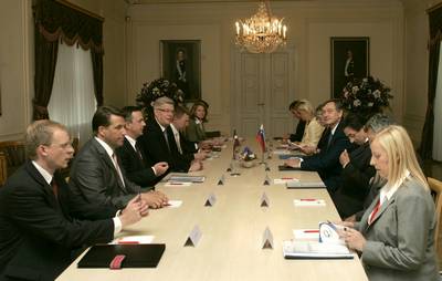 The President of the Republic of Slovenia, Dr Danilo Türk, was received by the President of the Republic of Latvia, Valdis Zatlers (Photo Tina Kosec/STA)