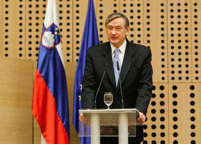 The President of the Republic of Slovenia, Dr Danilo Türk, attends the reception for students who have achieved success at international competitions and their mentors. (photo: Stanko Gruden/STA)