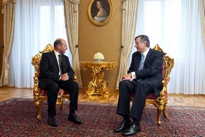 The President of the Republic of Slovenia, Dr Danilo Türk, receives the President of the Republic of Romania, Traian Băsescu, on his official visit (photo: Tina Kosec/STA)