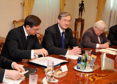 Slovenian President Danilo Türk receives the Chairman of the Presidency of Bosnia and Herzegovina, Nebojša Radmanović, and members of the Presidency of Bosnia and Herzegovina, Željko Komšić and Bakir Izetbegović (photo: Nebojša Tejić/STA)