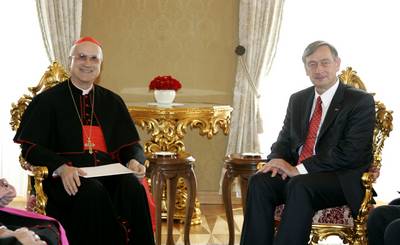 Slovenian President Dr Danilo Türk receives Cardinal Tarcision Bertone, Secretary of State of the Holy See (photo: Tina Kosec/STA)