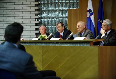 President of the Republic of Slovenia, Dr Danilo Türk, delivered a lecture entitled "International Security and Cooperation in the Light of Current Events" (FA BOBO)