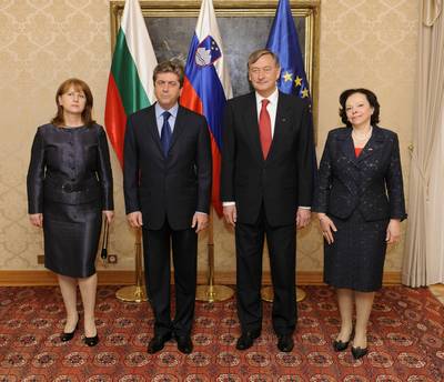 President of the Republic of Slovenia, Dr Danilo Türk, and his wife Barbara Miklič Türk welcome President of the Republic of Bulgaria, Dr Georgi Parvanov, and his wife Dr Zorka Parvanova (photo: Nebojša Tejić/STA)