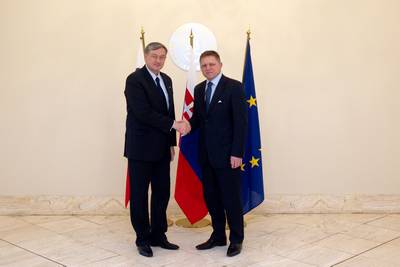 The President of the Republic of Slovenia, Danilo Türk, meets the Prime Minister of the Slovak Republic, Robert Fico (photo: Stanko Gruden/STA)