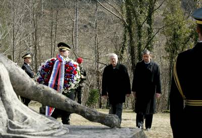 The President of the Slovak Republic, Dr Ivan Gašparovič, laying a wreath at the monument to Austro-Hungarian soldiers who fell in battles between Vodel and Krn. (photo: Tina Kosec/STA)