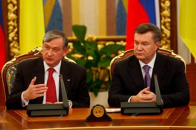 The President of the Republic of Slovenia, Dr Danilo Türk, is received by the President of Ukraine, Viktor Yanukovych (photo: Stanko Gruden/STA)