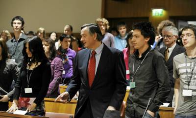 President of the Republic Dr Danilo Türk attended a public debate on the active citizenship of young people and elections to the European Parliament (FA BOBO)