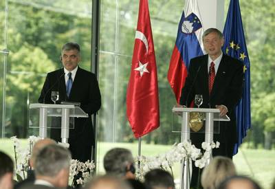 Slovenian President Dr Danilo Türk receives Turkish President Abdullah Gül (photo: Tina Kosec/STA)