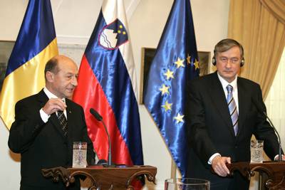 The President of the Republic of Slovenia, Dr Danilo Türk, receives the President of the Republic of Romania, Traian Băsescu, on his official visit (photo: Tina Kosec/STA)