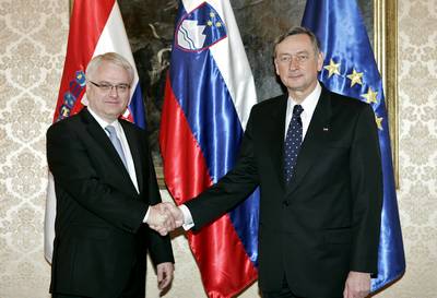The President of the Republic of Slovenia, Dr Danilo Türk, receives the President of the Republic of Croatia, Dr Ivo Josipović (photo: Tina Kosec/STA)