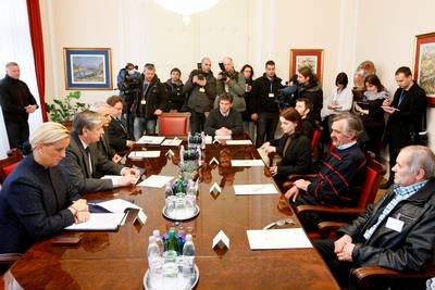 The Slovenian President, Dr Danilo Türk, receives the representatives of Invisible Workers of the World (IWW) and representatives of self-organised groups of workers from SCT and Vegrad (photo: Stanko Gruden/STA)