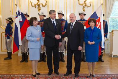 The President of the Slovak Republic, Ivan Gašparovič and his wife, Silvia Gašparovičová, receive the President of the Republic of Slovenia, Danilo Türk, and his wife, Barbara Miklič Türk (photo: Stanko Gruden/STA)