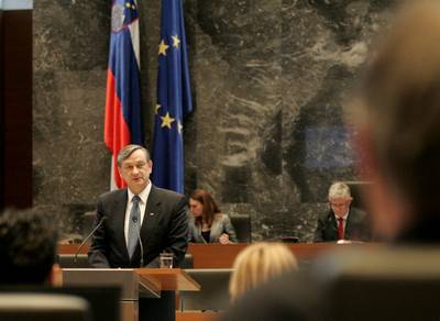 The President of the Republic, Dr Danilo Türk, addresses the deputies in the National Assembly of the Republic of Slovenia and citizens on the subject of the impeachment proposal (photo: Tina Kosec/STA)