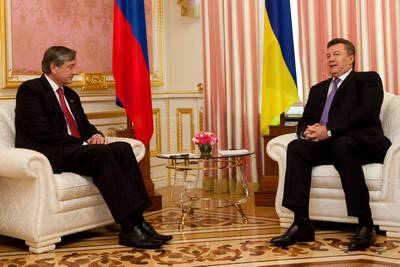 The President of the Republic of Slovenia, Dr Danilo Türk, is received by the President of Ukraine, Viktor Yanukovych (photo: Stanko Gruden/STA)