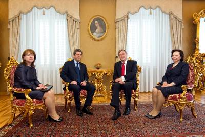 President of the Republic of Slovenia, Dr Danilo Türk, and his wife Barbara Miklič Türk welcome President of the Republic of Bulgaria, Dr Georgi Parvanov, and his wife Dr Zorka Parvanova (photo: Stanko Gruden/STA)