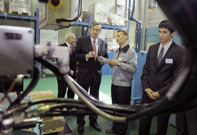 President Türk on a visit to Kolektor Sinyung Industrial (FA BOBO)