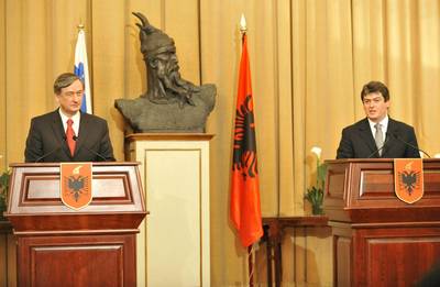 Joint statement by the President of the Republic of Slovenia, Dr Danilo Türk, and the President of the Republic of Albania, Bamir Topi (FA BOBO)