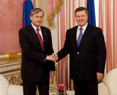 The President of the Republic of Slovenia, Dr Danilo Türk, is received by the President of Ukraine, Viktor Yanukovych (photo: Stanko Gruden/STA)