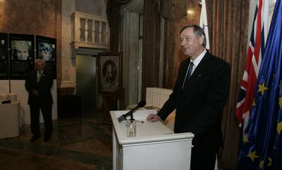 President Türk visited the Royal Society, handing over a facsimile of the Iconotheca Valvasoriana collection (photo: Tina Kosec/STA)