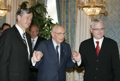 President of the Republic of Slovenia Dr Danilo Türk meets Giorgio Napolitano, President of the Italian Republic, and Dr Ivo Josipović, President of the Republic of Croatia (photo: Tina Kosec/STA)