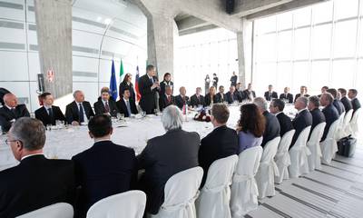 The working lunch of the Slovenian President, Dr Danilo Türk, and the President of Lombardy Region, Roberto Formigoni, also attended by managers of leading Slovenian and Italian companies from the fields of infrastructure, energy and logistics (photo: Stanko Gruden/STA)