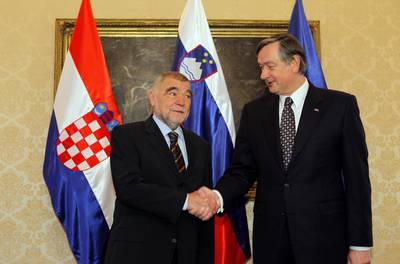 The President of the Republic of Slovenia, Dr  Danilo Türk, receives the President of the Republic of Croatia, Stjepan Mesić (photo: Daniel Novakovič/STA)