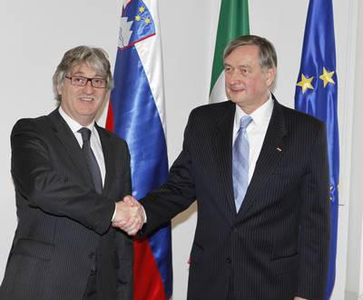 Meeting of the President of the Republic of Slovenia, Dr Danilo Türk, with the President of Friuli–Venezia Giulia Region, Renzo Tondo (photo: Tina Kosec/STA)