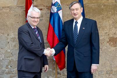 Working meeting of the President of the Republic of Slovenia, Dr Danilo Türk, and the President of the Republic of Croatia, Dr Ivo Josipović (photo: Stanko Gruden/STA)