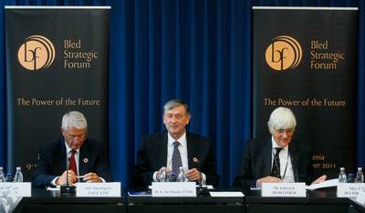 Alongside the Sixth Bled Strategic Forum, President Dr Danilo Türk organizes a round table on the recently published Council of Europe Eminent Persons' report Living Together: Combining Diversity and Freedom in 21st Century Europe (photo: Stanko Gruden/STA)