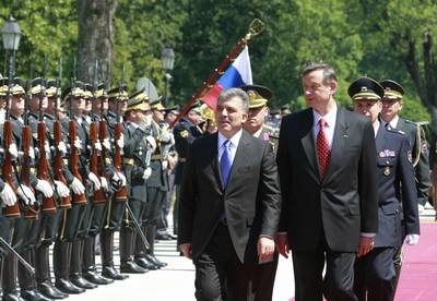 Slovenian President Dr Danilo Türk receives Turkish President Abdullah Gül (photo: Tina Kosec/STA)
