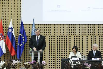 The President of the Republic of Slovenia, Dr Danilo Türk and the President of the Republic of Croatia, Dr Ivo Josipović, take part in the Slovenian-Croatian Business Conference (photo: Stanko Gruden/STA)