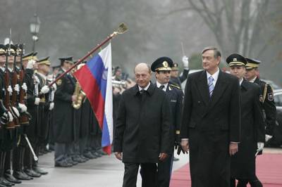 The President of the Republic of Slovenia, Dr Danilo Türk, receives the President of the Republic of Romania, Traian Băsescu, on his official visit (photo: Tina Kosec/STA)