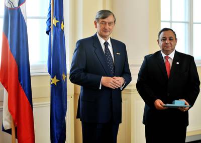 Slovenian President Dr Danilo Türk confers the Order of Merits on Mohammad Al-Khashman (photo: Tamino Petelinšek/STA)