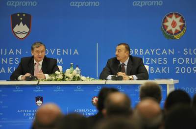 Presidents Türk and Aliyev participate in the Azerbaijani-Slovenian Business Forum (FA BOBO)